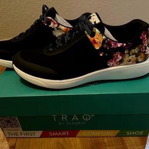 TRAQ by Alegria Sneakers EU 37/US 7-7.5
